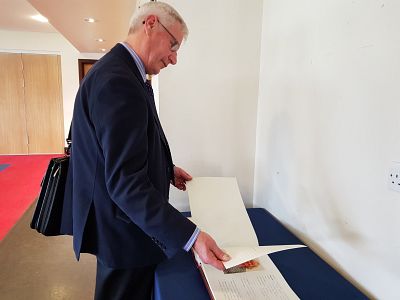 Rotarian Graham Bough, one of our newer members, peruses the biography book. 