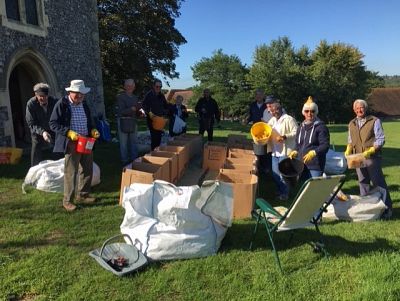 Duck Race 2018 - Counting them in