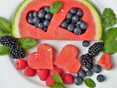 Picture: A simple fruit display that even children could join in with, using a cookie cutter. Picture credit : Image by silviarita from Pixabay.