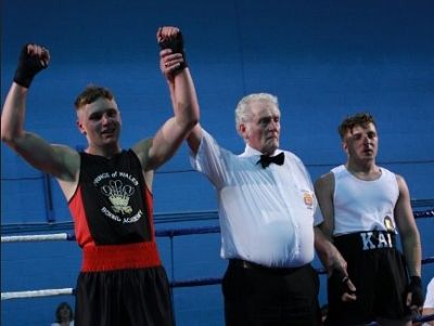 Referee Geoff Cannell with two of the young boxers. 