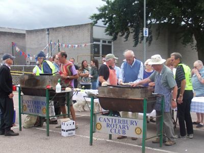 Rotarians man the barbecue!