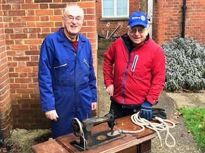 Richard happily delivers the treadle machine to John Barton from the TFSR workshop. 